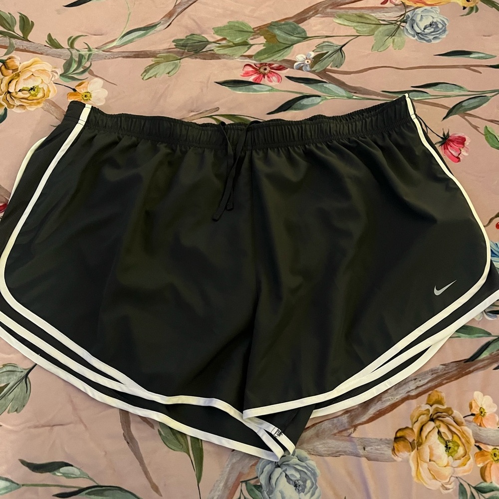 Nike Women's Black Athletic Shorts size 3X new with tags
